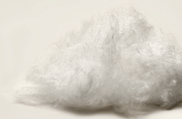 表面には良質の水と伝統の技から生まれる国産「近江真綿」を使用